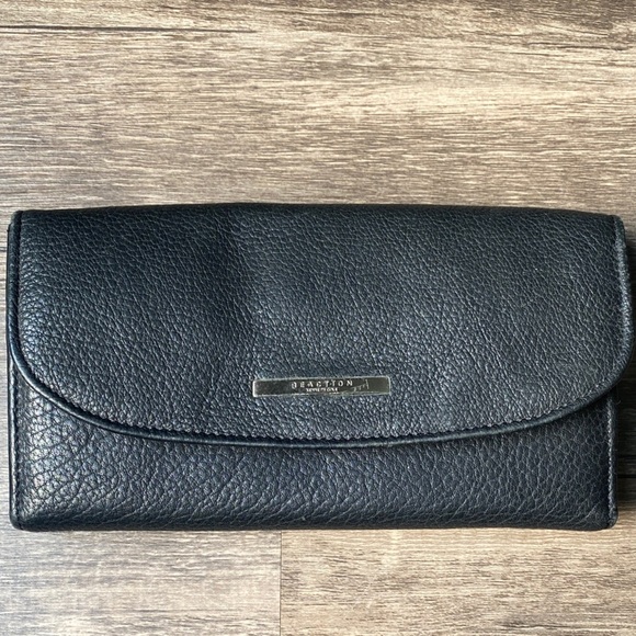 Kenneth Cole Handbags - Kenneth Cole Women’s Black Leather Wallet